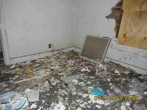 4400 St Clair (18)_m.jpg